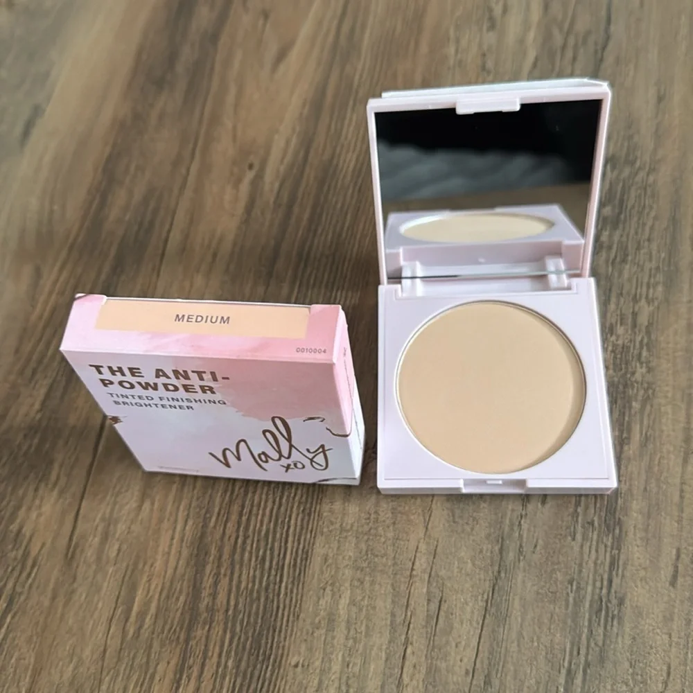 MALLY Anti Powder Tinted Finishing Brightener Shade Medium